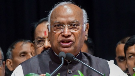Kharge Accuses CEC Gyanesh Kumar of ‘Treason’ as INDIA Bloc Holds 'Public Impeachment' in Delhi