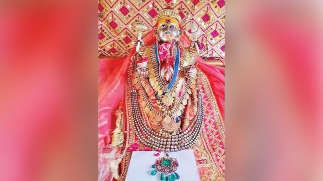 દશેરાએ બહુચરાજી માતાને 300 કરોડના નવલખા હારનો શણગાર, પોલીસે ગાર્ડ ઓફ ઓનર આપ્યું