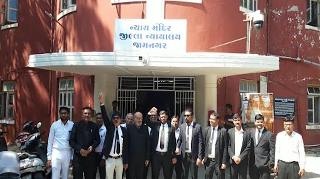 વકીલો ભાડા અધિનિયમ-2026 સામે વિરોધ નોંધાવી કોર્ટ કાર્યવાહીથી અળગા રહ્યા.
