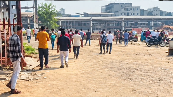Surat Textile Workers’ ‘Gaon Chalo’ Movement Intensifies as Union Minister Rushes In