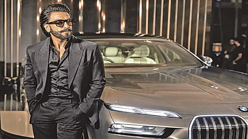 રણવીર સિંહે ખરીદી બે કરોડની BMW i7 લક્ઝરી કાર