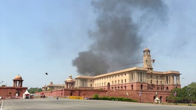 Fire Breaks Out at Delhi’s North Block, Thick Smoke Engulfs; 6 Fire ...