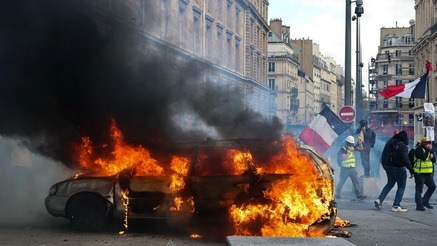France Protests: Tear Gas, Water Cannons Used as Over 4 Lakh Take to Streets, Nearly 1,000 Arrested