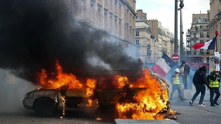 France Protests: Tear Gas, Water Cannons Used as Over 4 Lakh Take to Streets, Nearly 1,000 Arrested