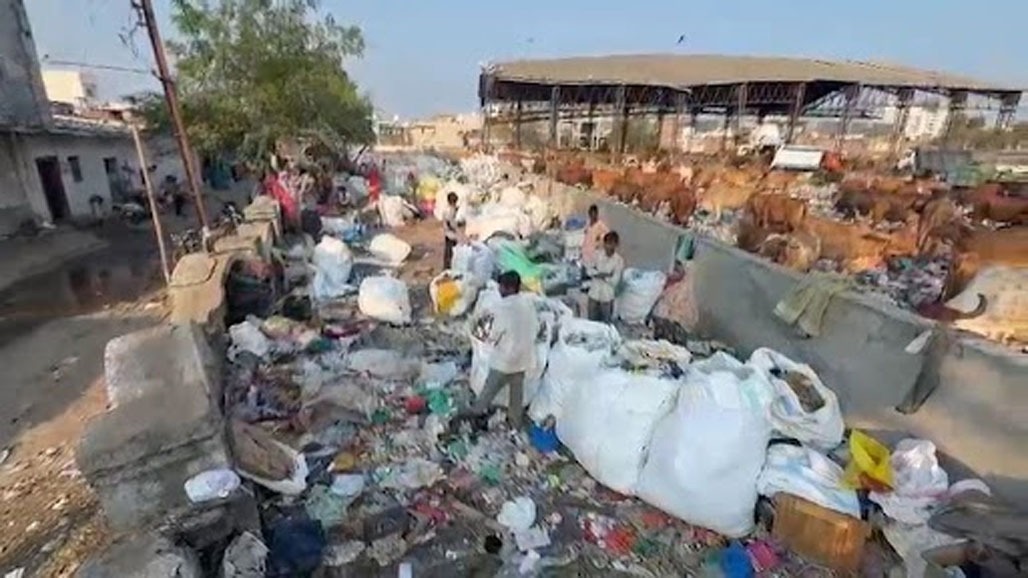 Construction Debris Dumped Along Both Banks of Bhukhi Kans Near MS University, Raising Environmental Concerns