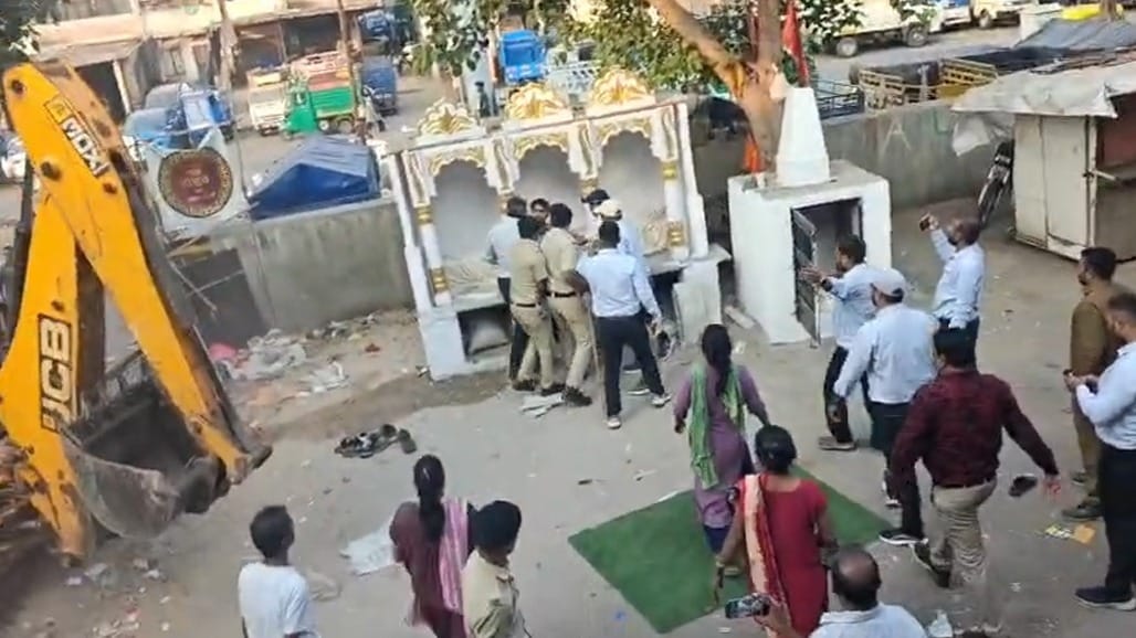 સુરત માન દરવાજા મંદિર ડિમોલિશન