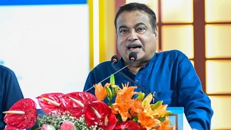 Gadkari Suggests Raising Speed Limit on Expressways to 120 kmph