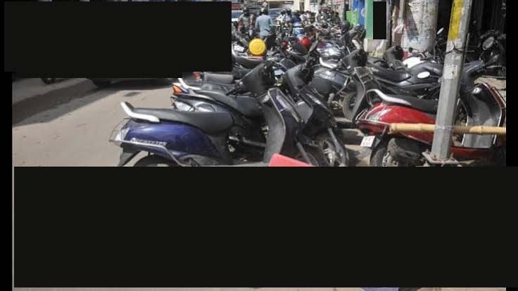 ધંધૂકાના ધરમનગર પાસે રસ્તા પર આડેધડ પાર્કિંગથી વાહનચાલકો પરેશાન