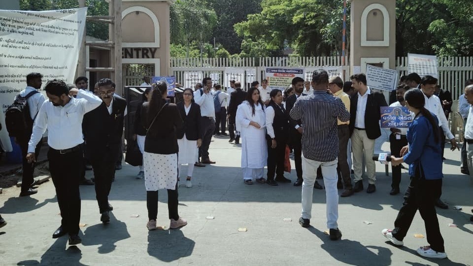 Gujarat Lawyers’ Strike Ends After 6 Days: 280 Bar Associations Withdraw Protest Over Rent Bill-2026