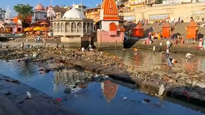 Ganga Canal Closure in Haridwar Triggers Hunt for Gold, Silver and Coins on Exposed Riverbed
