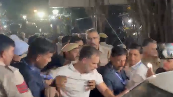 Rahul Gandhi, Priyanka Gandhi Detained at Akashvani Bhawan During High-Voltage Opposition Protest
