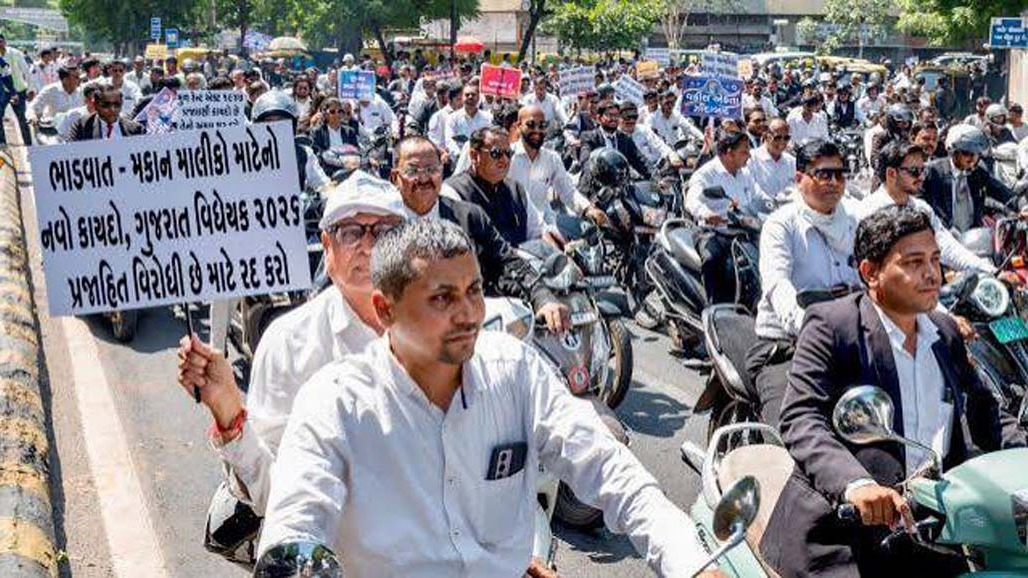 ભાવનગરમાં ધારાશાસ્ત્રીઓએ રામધૂન બોલાવી વિરોધ દર્શાવ્યો