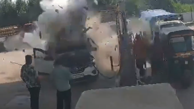CNG Car Explodes While Refuelling On NH-48 Near Gujarat’s Karjan, Two Vehicles Damaged