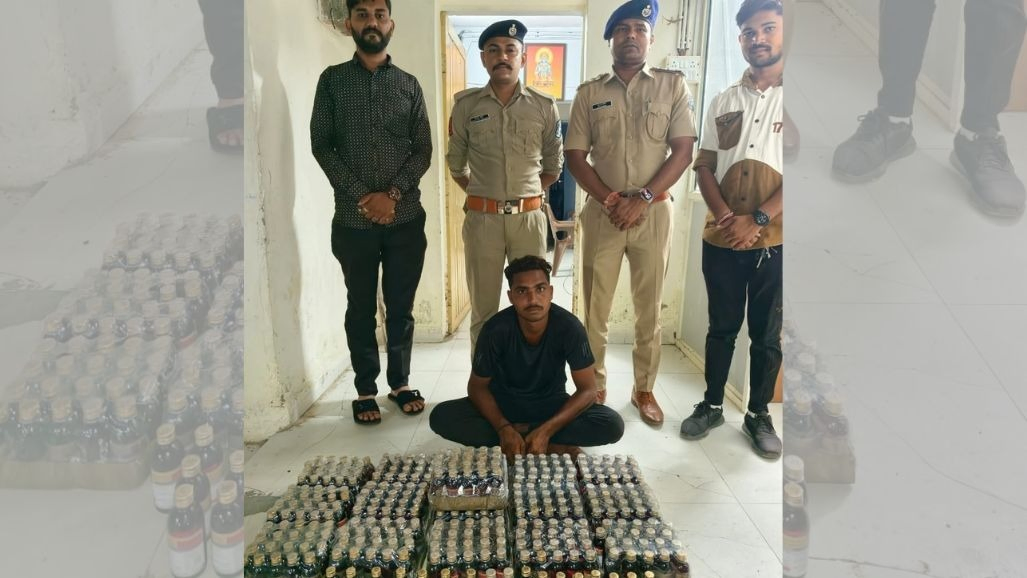 અમદાવાદ ગ્રામ્યમાં નશાકારક કફ સીરપના કાળા કારોબાર સામે કાર્યવાહી, 24 કલાકમાં 2 દરોડા પાડી 450 બોટલ ઝડપી