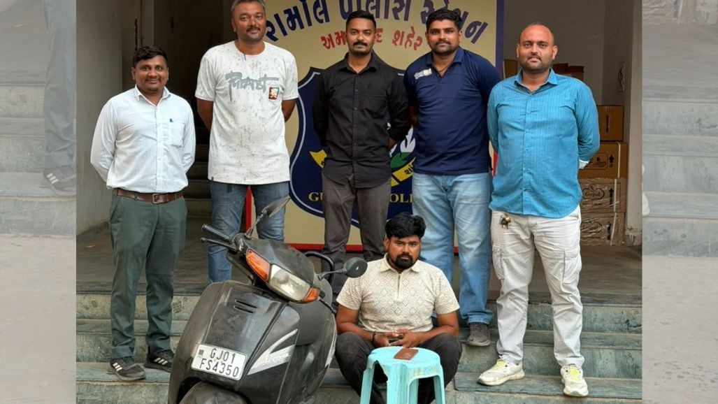 અમદાવાદ: નાના વેપારીઓને ચિલ્લરમાં 5 અને 10 રૂપિયાના સિક્કા આપવાનો ભરોસો આપી મોટી રકમ પડાવતો ઠગ પકડાયો