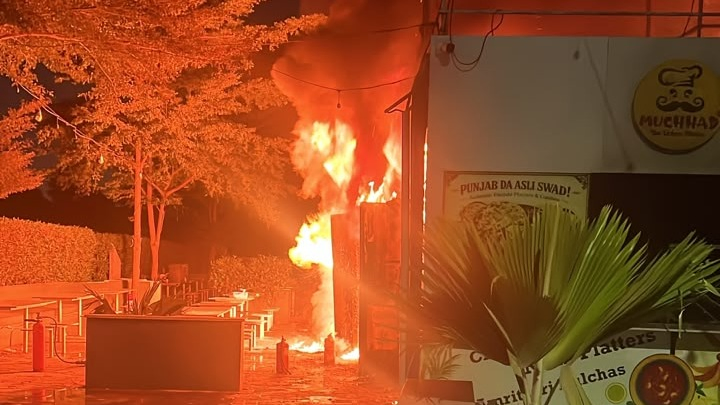 Blazing Inferno at Ahmedabad’s Urban Chowk Triggers Panic as Flames Gut Three Food Stalls