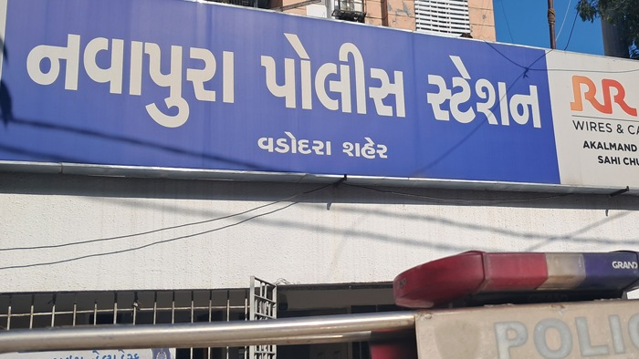 દબાણની કાર્યવાહીનો વિરોધ કરતા વેપારી સહિત ત્રણ સામે ગુનો નોંધાયો
