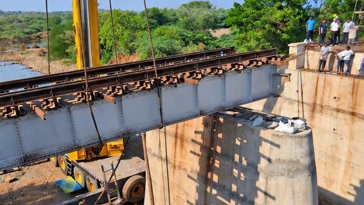 Western Railway Replaces Old Steel Girders on Hapa–Okha Route to Strengthen Bridge