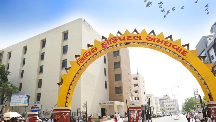 Ahmedabad Civil Hospital Surgeons Remove 400 Gallstones In High-Risk Laparoscopic Surgery