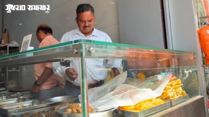 વડોદરા: ફાફડા-જલેબીની દુકાનો પર ફૂડ વિભાગનું ચેકિંગ, મોબાઈલ ટેસ્ટિંગ વાન હોવા છતાં લોકો ખાઈ લીધા પછી આવશે રિપોર્ટ!