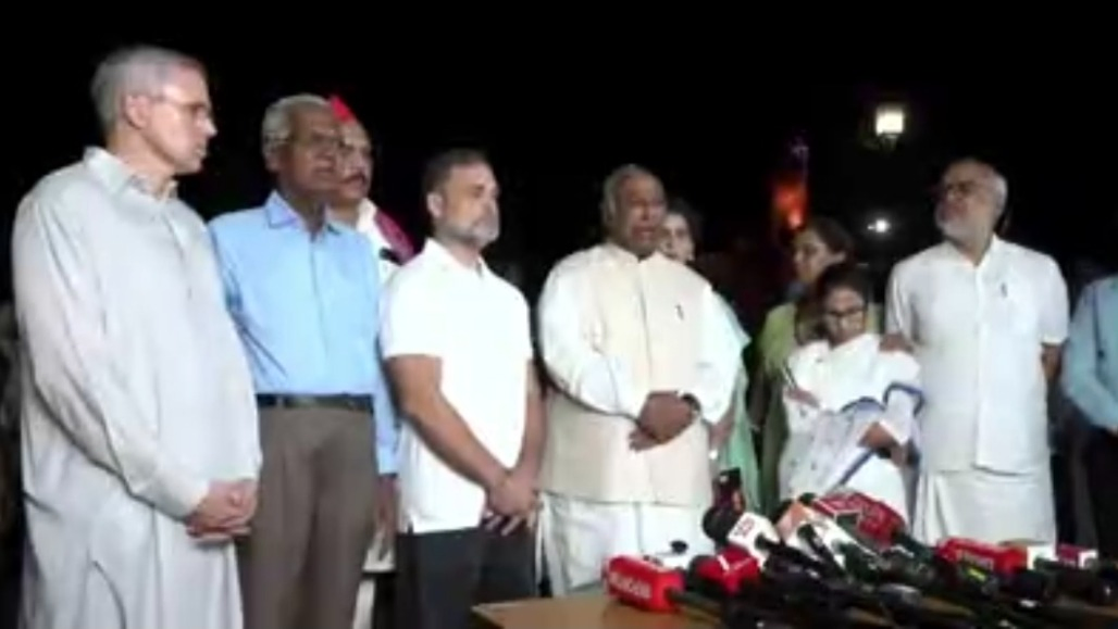 ‘President Didn’t Deny Vote Chori, Asked for Evidence’: Opposition Delegation Meets Droupadi Murmu Over Election Commission Row