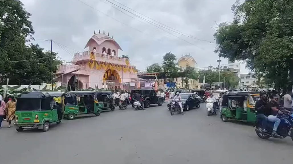 વડોદરા શહેરમાં ગણેશ પંડાલો યથાવત