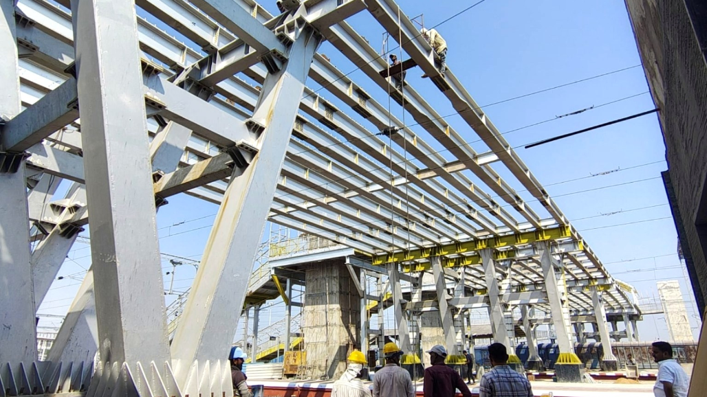 Surendranagar Station’s 12-Metre Foot Overbridge Girder Launch Completed Ahead of Schedule