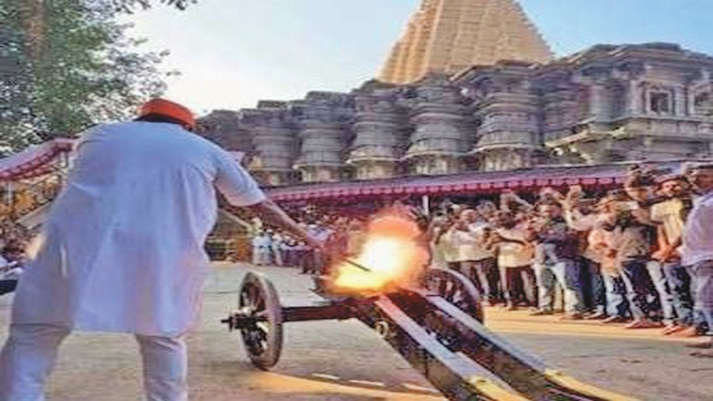 અંબા માતાજીને 11 પેઢીથી તોપની સલામી