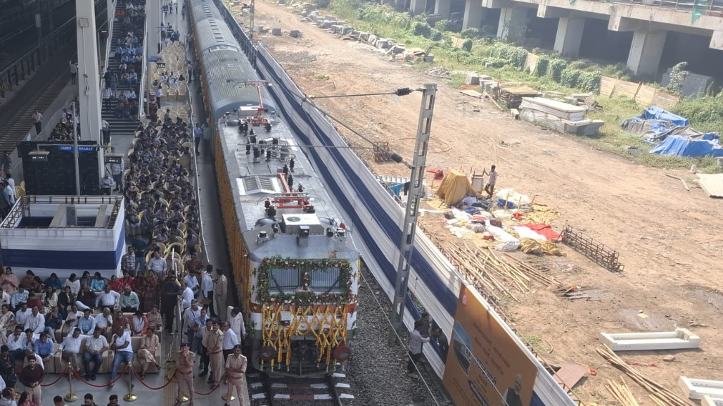 Two New Trains Launched in Gujarat, Sabarmati-Becharaji-Mehsana MEMU Resumes After Nine Years