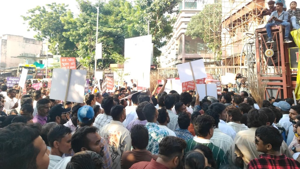 Ahmedabad Civic Staff Protest Triggers 3-Hour Traffic Gridlock From Ellisbridge To Astodia