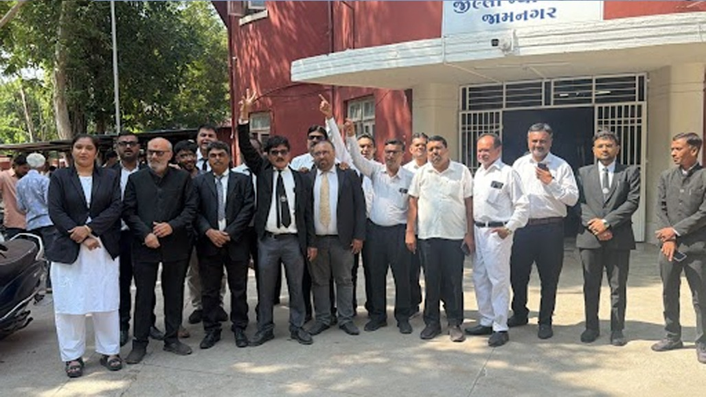રેન્ટ એક્ટના વિરોધમાં જામનગરના વકીલોનું વિરોધ પ્રદર્શન : બાર એસોસિએશનના વકીલો કોર્ટ કાર્યવાહીથી અલિપ્ત રહ્યા