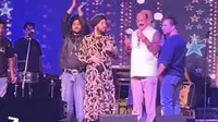 'બોલાતું તો છે નહીં, શું ગાશો?', દલેર મહેંદીને ભાજપના મંત્રીએ મંચ પર લગાવી ફિટકાર, ચાહકો ભડક્યાં 'બોલાતું તો છે નહીં, શું ગાશો?', દલેર મહેંદીને ભાજપના મંત્રીએ મંચ પર લગાવી ફિટકાર, ચાહકો ભડક્યાં