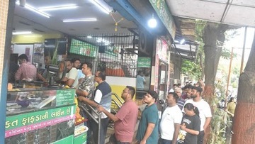 AMC Food Safety Drive Under Scrutiny: Over 50 Fafda-Jalebi Samples Collected in Ahmedabad, Test Reports Due Only After Dussehra