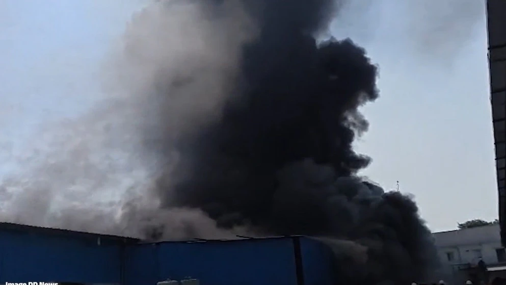 Kalol Factory Fire Rages On Despite Fire Teams Being Rushed In From Three Districts