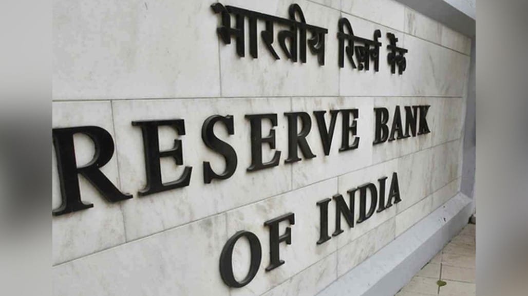 RBI દ્વારા રૂપિયાને ટેકો આપવા સ્પેશિયલ ડોલર વિંડો અને ફોરેક્સ ડેરિવેટિવ્ઝના નવા નિયમો લાગુ