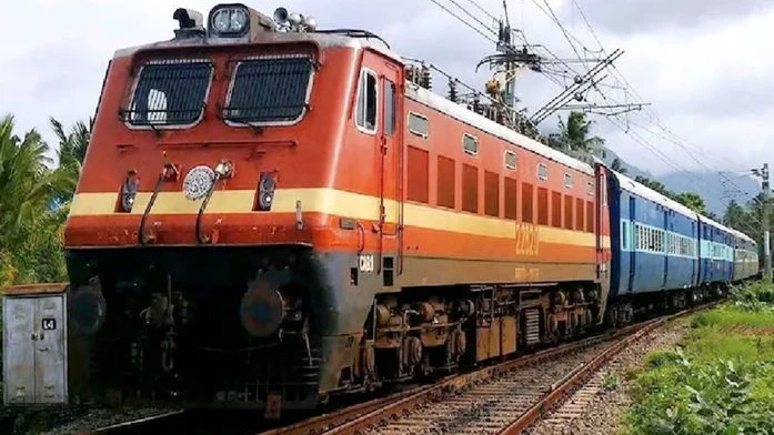 Western Railway Diverts Four Gujarat Trains to Borivali Instead of Bandra Terminus